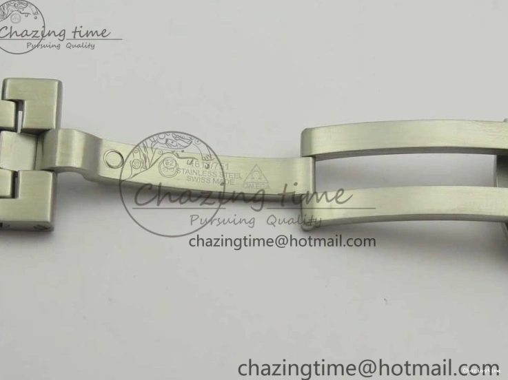 0227 HighQuality Seamaster 300M Chronometer SS Black OMF 1:1 Best Edition on SS Bracelet A2824 (Black Balance Wheel) V 7954